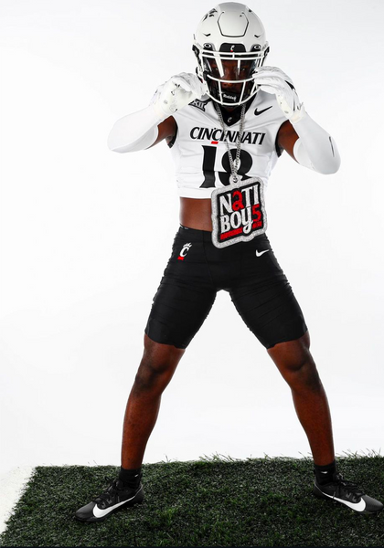 Maryland Wide Receiver Commits to Cincinnati